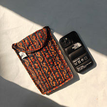 Load image into Gallery viewer, Green &amp; Maroon Hand-block Printed Mobile Sling Bag
