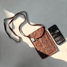 Load image into Gallery viewer, Green &amp; Maroon Hand-block Printed Mobile Sling Bag
